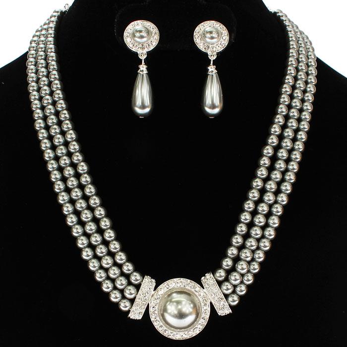 Pearl Layered Necklace Set