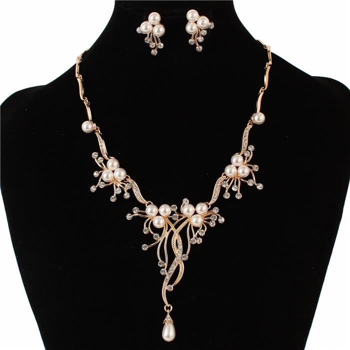 Pearl Necklace Set