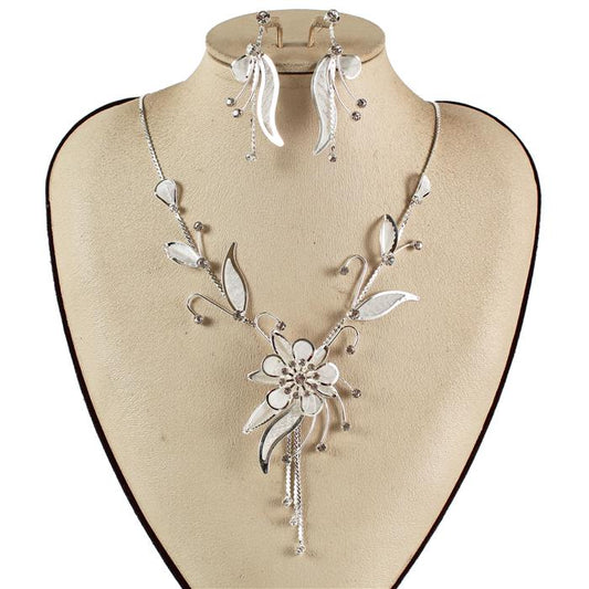 Metal Flower Necklace Set