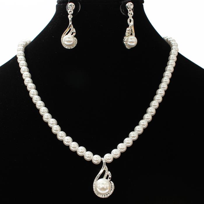 Pearl Necklace Set