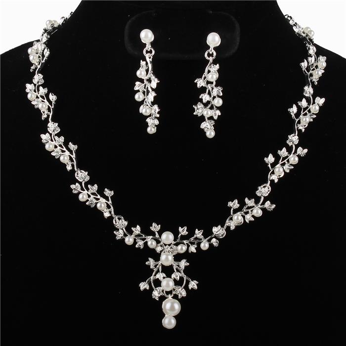 Casting Flower Pearl Necklace Set