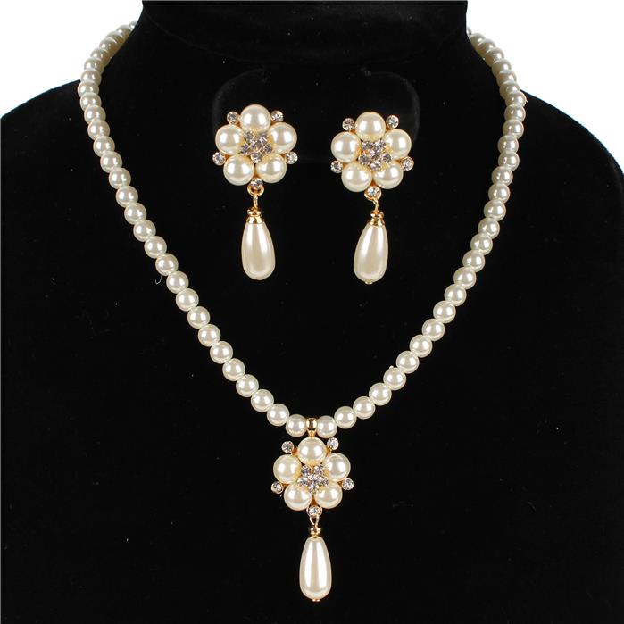 Pearl with Flower Necklace Set