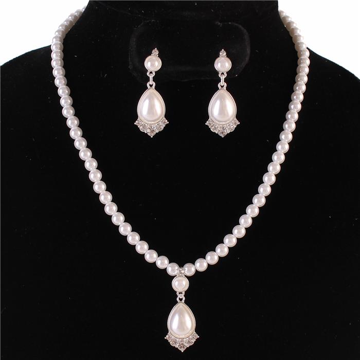 Pearl Teardrop Necklace Set