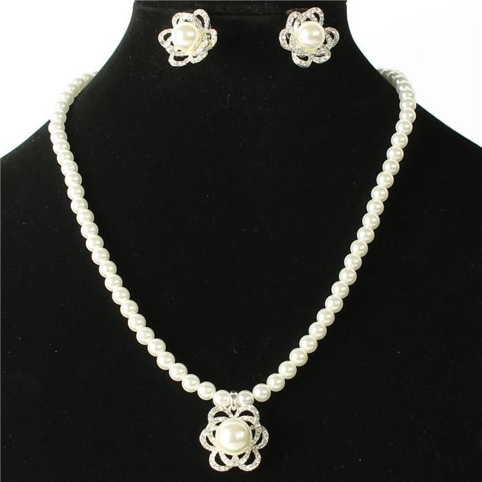 Pearls Pendant Flower Necklace Set