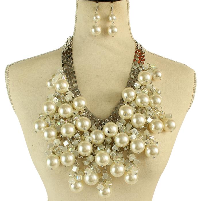 Pearls Chunky Necklace Set