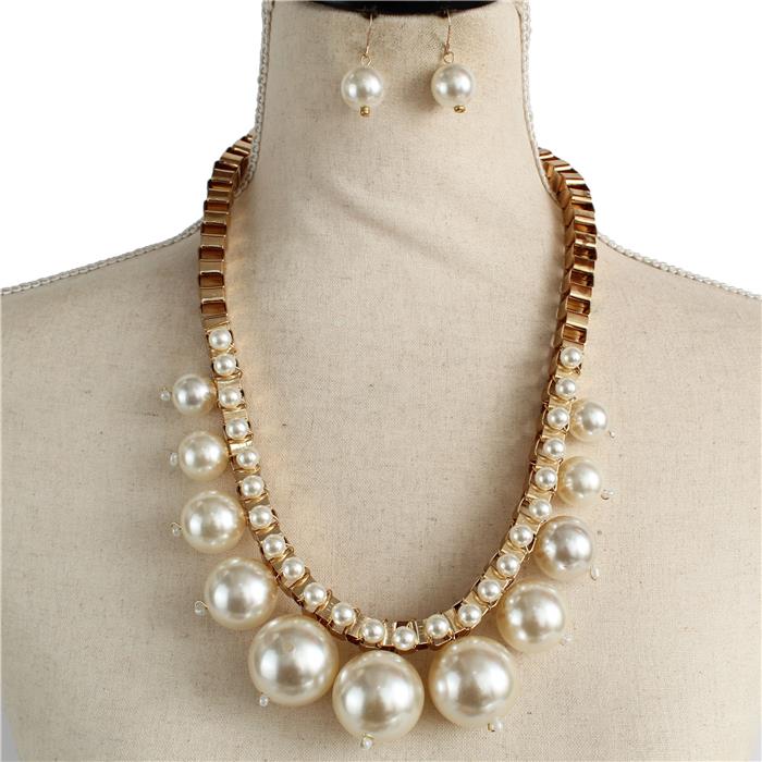 Metal Pearls Necklace Set