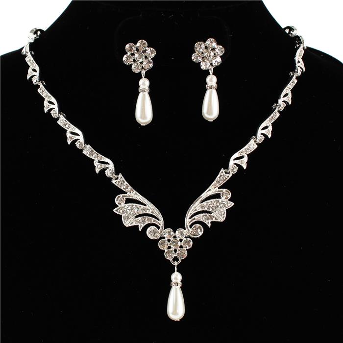 Pearl With Crystal Necklace Set