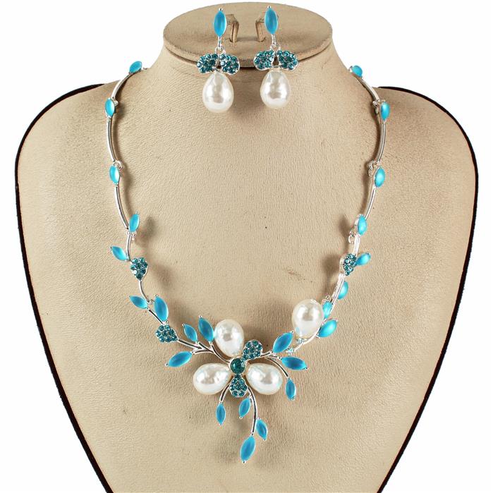 Pearl Crystal Necklace Set