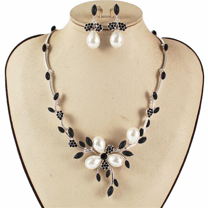 Pearl Crystal Necklace Set