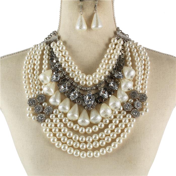 Chunky Pearl Layered Necklace Set