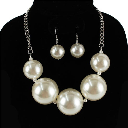 Chunky Pearl Necklace Set