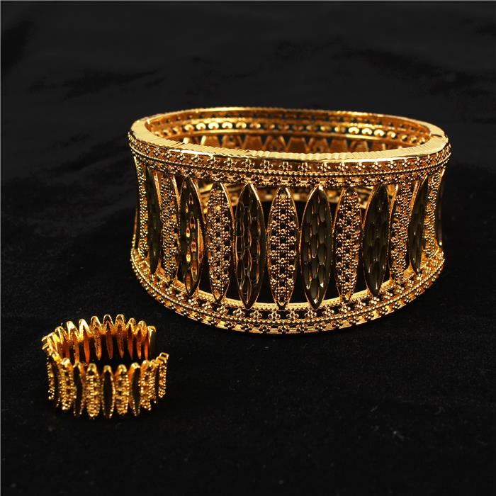 Golden Metal Thick Cuff Bangle With Ring