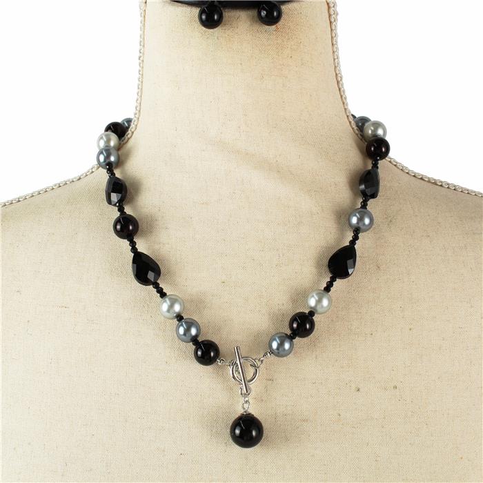 Pearl Toggle Lock Necklace Set