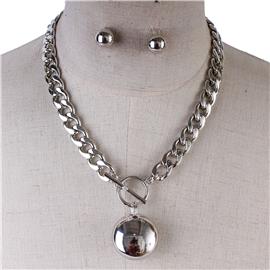 Metal Round Pendant Necklace Set
