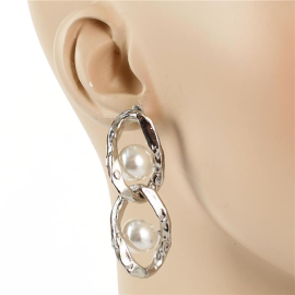 Metal Pearl Earring