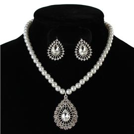 Pearl Teardrop Necklace Set