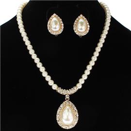 Pearl Teardrop Necklace Set