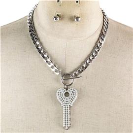 Key Pendant Necklace Set