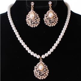 Teardrop Pearl Necklace Set