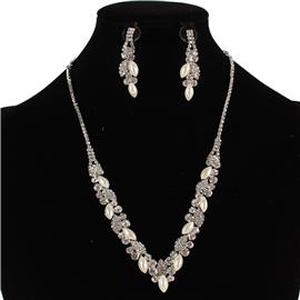 Rhinestones Pearls Necklace Set