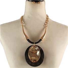 Fashion Faux Leather Oval Necklace Set