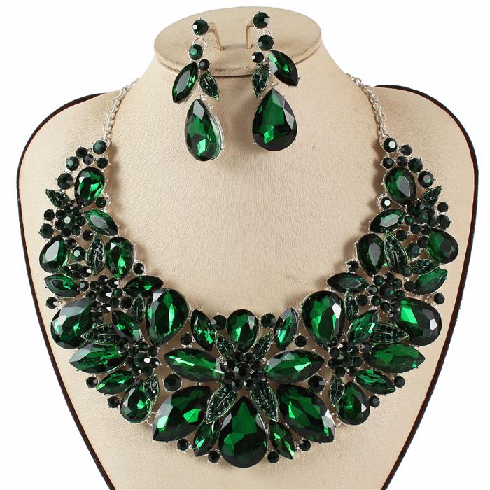 Chunky Crystal Necklace Set - DDFLimport.com (Wholesale Fashion Jewelry)