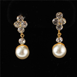 Pearl Dangle Earring